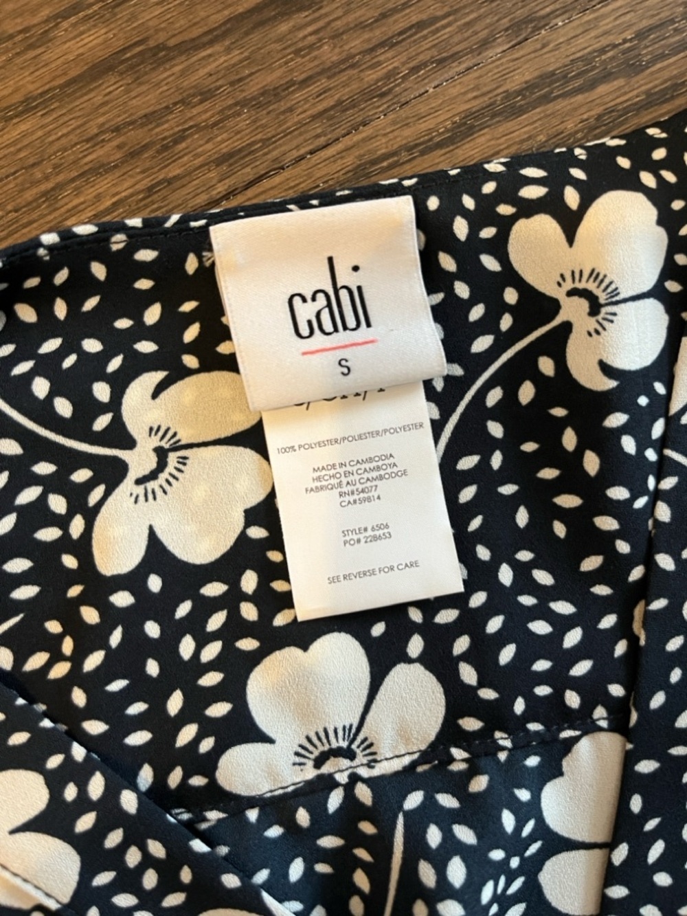 Cabi Black and White Floral Dot Short Sleeve Blouse - Picture 4 of 4